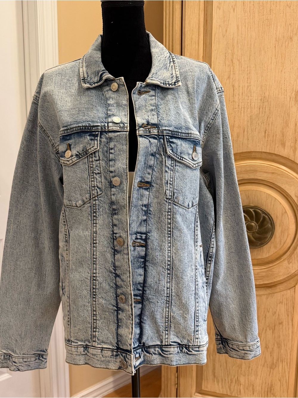 Zara Men’s Light Wash Distressed Denim Jacket XL